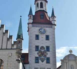 Das Alte Rathaus mit Rathausturm am Marienplatz