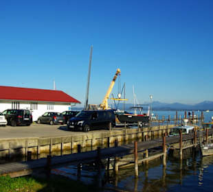 Boots-Anleger mit Wasserkran 