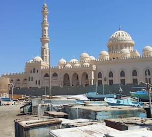 Neue Moschee vom Fischmarkt aus