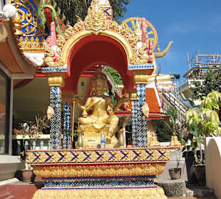 Unterhalb des großen Buddha