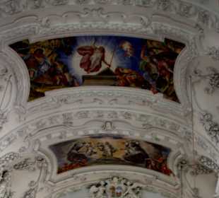 Bilder im Deckengewölbe von Asam