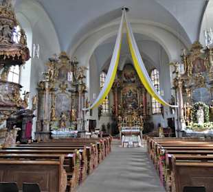 Blick in das Langschiff der Pfarrkirche
