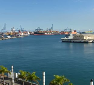Blick zum Hafen vom Einkaufszentrum el Muelle