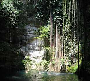 Cenote von Ikkil