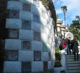 La parete delle scalone all'ingresso