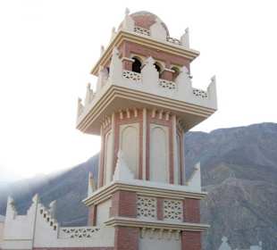 Aussichtsturm in der Down Town von Taba Heights