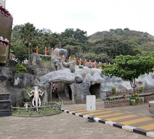 Vor dem Höhlentempel