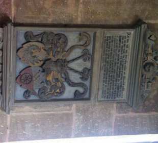 Grabmale an der Wand