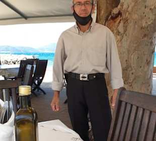 Der sympathische und nette Kellner