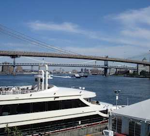 Brooklyn Bridge vom Pier 17