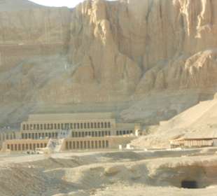 Blick auf den Hatschepsut Tempel