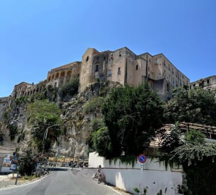 Castella de Tropea vom Porto di Trombea