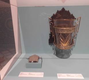 In der Ausstellung.