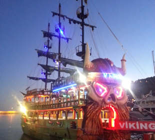 Piratenschiff am Hafen