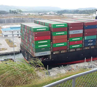 Postpanamax in Agua Clara