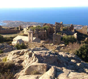 Blick auf die Marina von Sant Ambroggio