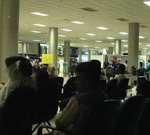 Abflughalle, hinterer Teil 