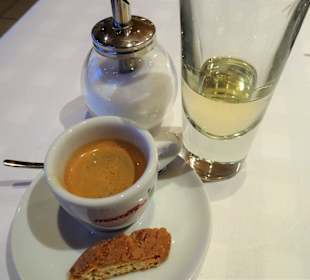 Espresso und Grappa als Abschluss