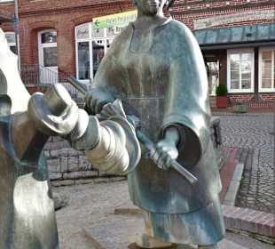 Impressionen vom Denkmal "Die Wringerin"