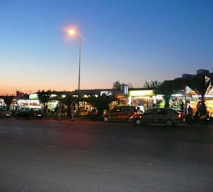 Einkaufsmeile vor dem Hotel Villa Side