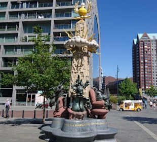 Brunnen an der Markthalle.