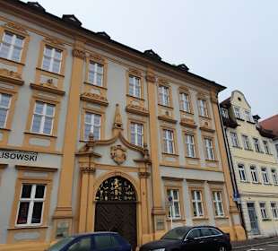 Reichliche Verzierungen der Häuser