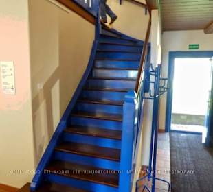 Hauseingang und Treppe nach oben