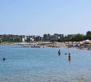 Klares, warmes Wasser. Leider aber sehr steinig