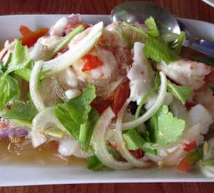 Glasnudelsalat m. Meeresfrüchte