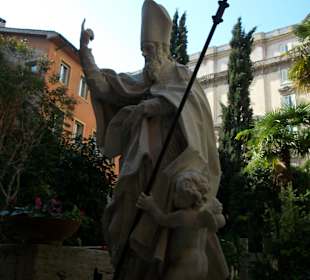 Auf dem  deutschen Friedhof des Vatikans.