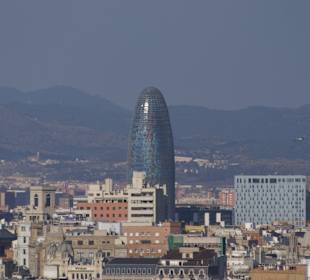 Torre Agbar vom Montjuic fotografiert