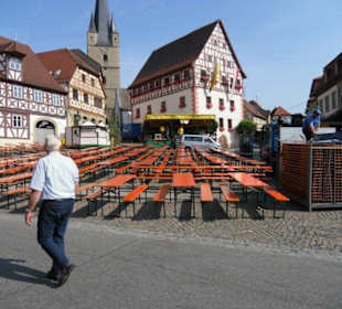 Weinfest - Vorbereitung am Kirchplatz