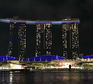 Marina Bay Sands Hotel bei Nacht