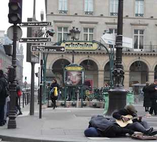 Place à la Rue de Rivoli