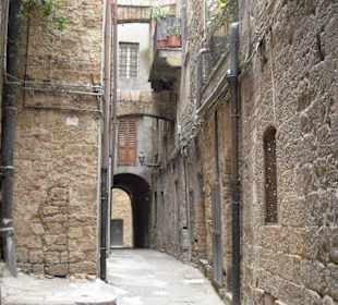 Seitengasse - Leben in kühlen Mauern 