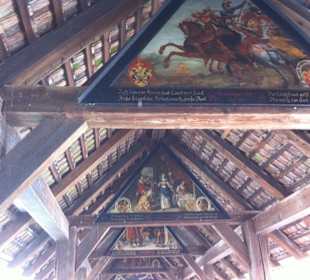 L'interno dell'arcata del ponte