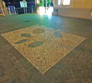 Im Boden eingebracht