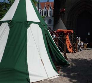 Zeltstadt im Innenhof