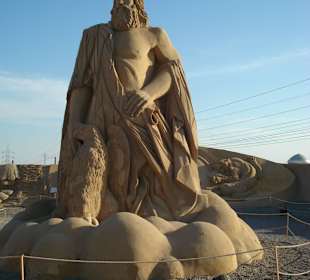 ZEUS im Sand-City