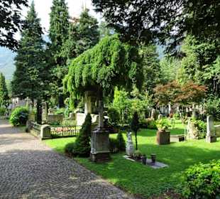 Rundgang über den Evangelischen Friedhof