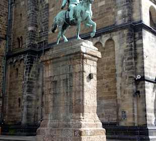 Das Bismarck-Denkmal am Dom