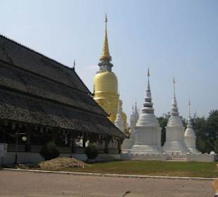 Chedi in Wat Suan Dok
