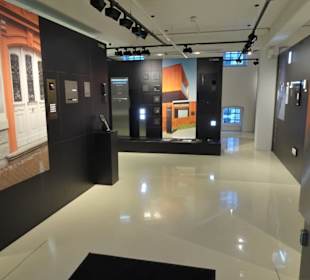 Rundgang durch das Gebäude von "stilwerk"