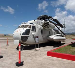 Im Flugzeug und Hubschaubermuseum