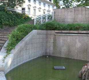 Wasserbecken Vater Rhein - Neptunbrunnen