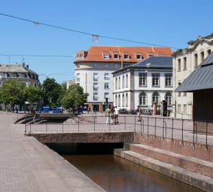 Mühlbach in Colmar vor Museum Unterlinden