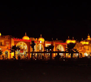 Cleopatra Bazar abends