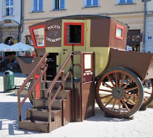 Geöffnete Postfiliale am Hauptmarkt