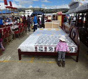Möbelverkauf auf dem Markt