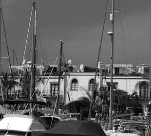 Am Hafen von Puerto de Mogan s/w